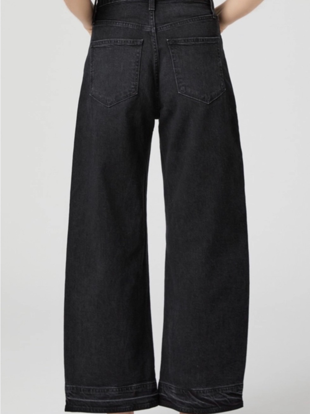 PAIGE Arellia Ankle Barrel Leg Jean